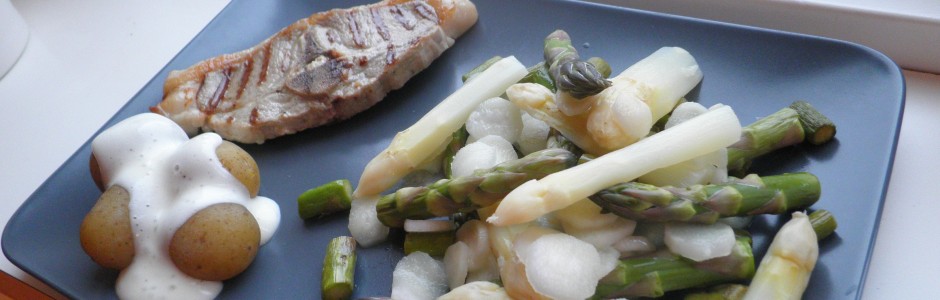 Lam, aspargessalat, kartofler og skum