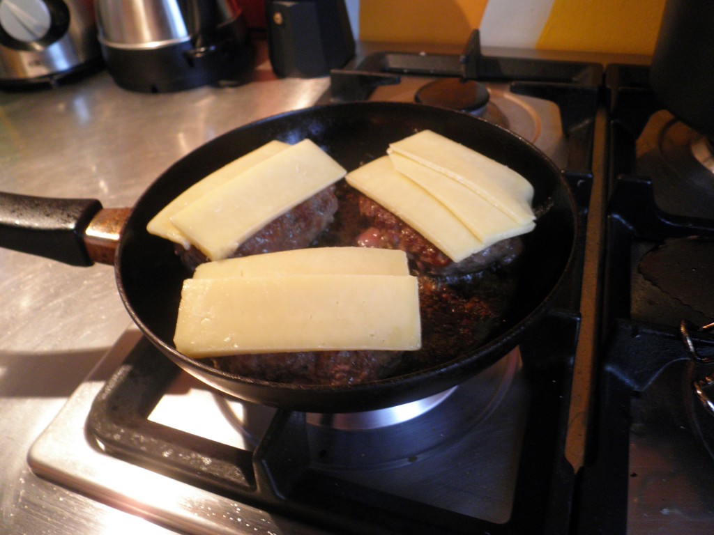 Hjemmelavede Cheese burgers med cheddar ost