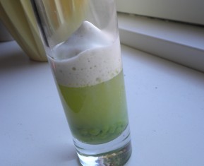 Cucumber shooter med ærtekaviar - kustige kaviar