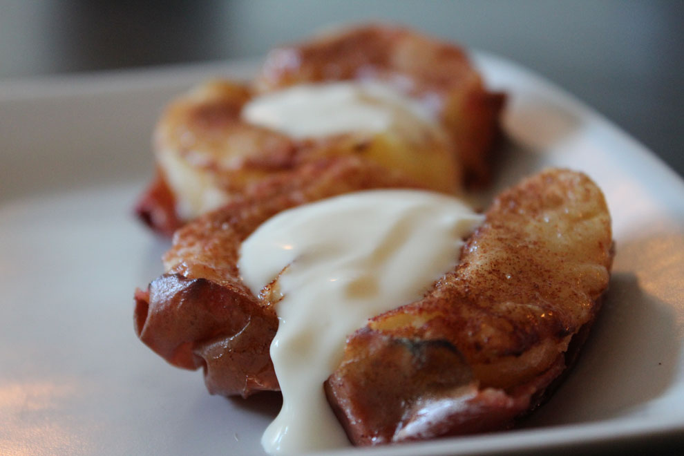 Bagte æbler med kanel og creme fraiche