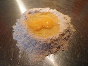 Sådan laves dej til pasta. Æg og mel