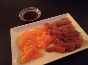 Sashimi af laks og tun, hoisin-style dip