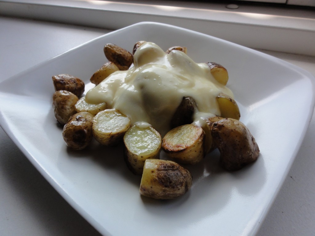 patatas con alioli - tapas af brasede kartofler med aioli (hvidløgsmayonnaise)
