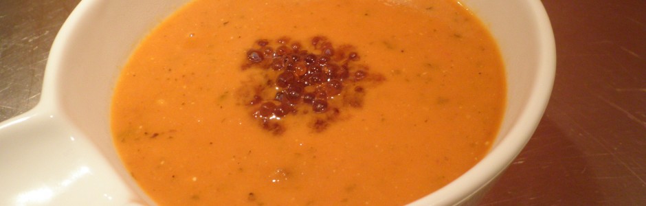 Tomatsuppe med sherrykaviar (kunstige kaviar lavet af sherry)