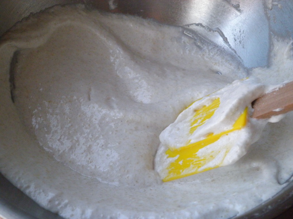 Hvordan laver man macarons? Macaronage - klemmer forsigtigt luft ud af dejen