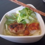 Bun Cha - Vietnams bedste street food. Nudler, frikadeller og krydderurter