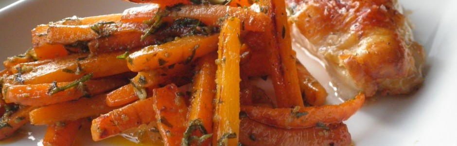 Stegte gulerødder med pesto af gulerodstoppe