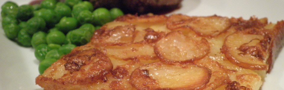 Oksemørbrad med flødekartofler, friske danske ærter og rødvinssauce