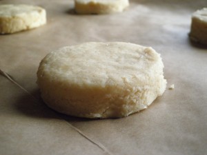 perfekte hjemmelavede scones klar til bagning