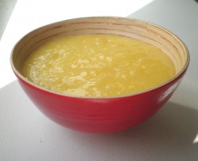 Hejmmelavet lemon curd der smager af dejlige citroner