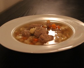 Grøntsagsuppe med hjemmelavede kødboller til hverdag