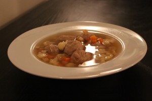 Grøntsagsuppe med hjemmelavede kødboller til hverdag