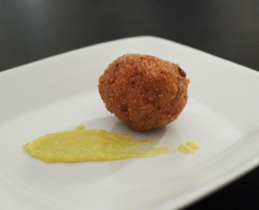 Arancini med and og appelsin-curd. Moderne julemad med and på en ny måde.