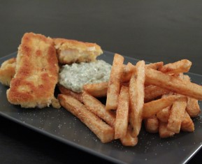 paneret lyssej med perfekte pomfritter og hjemmelavet tartare sauce