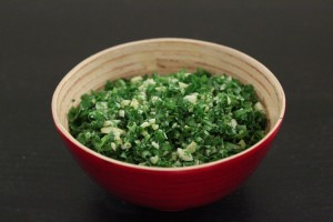 Gremolata ingredienser - hvidløg, persille og citronskal