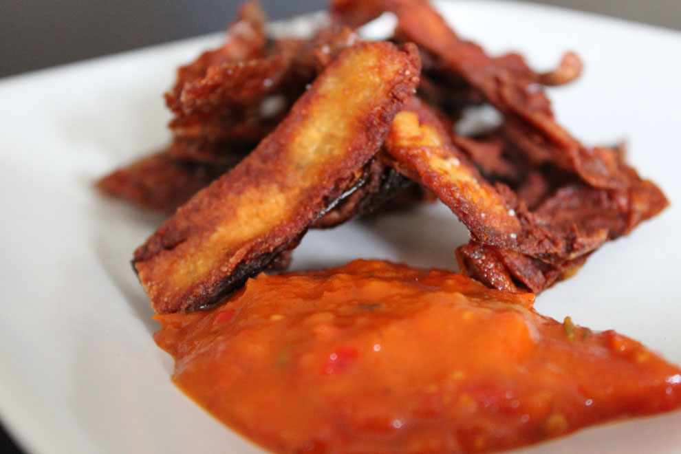 Sprøde potato skins med hot, sweet BBQ sauce