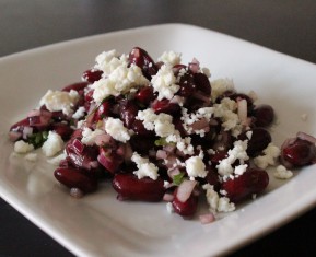 Nem salat med kidneybønner og feta - Mad på 5 min